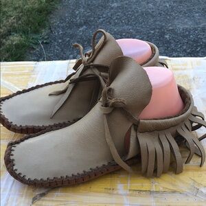 Handmade Women’s Tan Fringe Moccasin Leather Slip-On Shoes Size 7